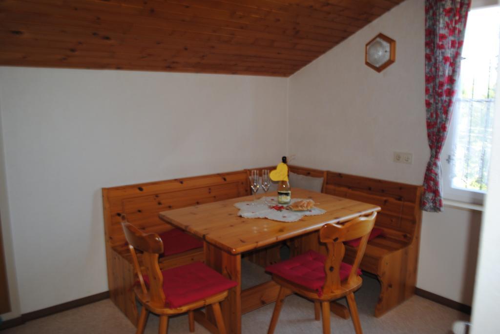 Ferienhaus Michor Latschach ober dem Faakersee Kamer foto